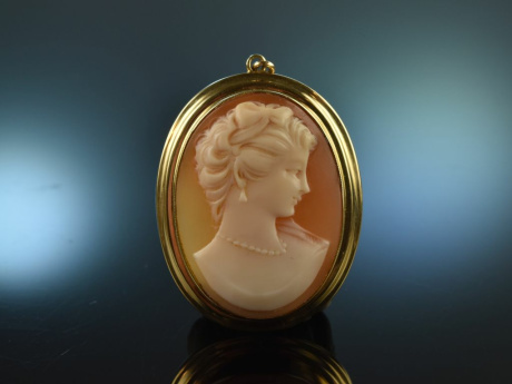 Around 1960! Pretty Shell Gems Cameo Pendant Clip Gold 585