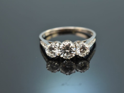 Around 2010! Fantastic trilogy brilliant ring ca. 1,1 ct...