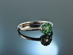 Green Blossom! H&uuml;bscher Smaragd Diamant Ring...