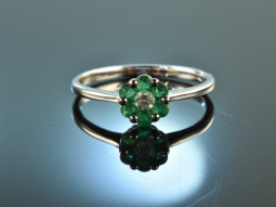 Green Blossom! H&uuml;bscher Smaragd Diamant Ring Wei&szlig; Gold 750