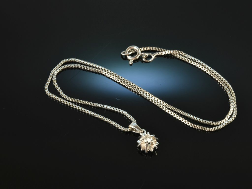 Um 1970! Hübscher Brillant Solitär Anhänger mit Kette 0,14 ct Weißgol,  399,00 €