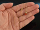 Tiny Strawberry! S&uuml;&szlig;er kleiner Erdbeer Korallen Anh&auml;nger an zarter Kette Gold 750