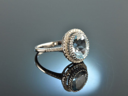 Sky Blue! Klassischer Ring mit Blau Topas und Brillanten Wei&szlig; Gold 750