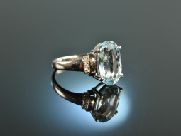 Elegant Blue! Aparter Aquamarin Diamant Ring Wei&szlig;...