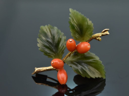 Vienna around 1950! Gorgeous rose hip brooch nephrite...