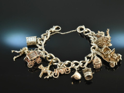 England um 1970! H&uuml;bsches Bettelarmband 11 Charms...