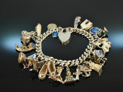 Um 1970! H&uuml;bsches Bettelarmband 21 Charms Silber 925