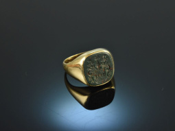 Around 1965! Classic Coat of Arms Signet Ring with...