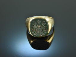 Around 1965! Classic Coat of Arms Signet Ring with...