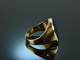 Around 1970! Classic Vintage Mens Signet Crest Ring Onyx Gold 333