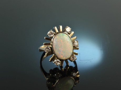 Around 1970! Chic Vintage Ring Australian Opal Diamonds Gold 585