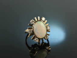 Around 1970! Chic Vintage Ring Australian Opal Diamonds...