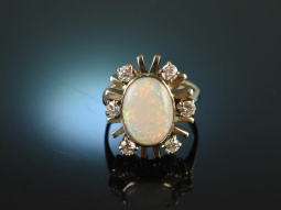 Around 1970! Chic Vintage Ring Australian Opal Diamonds...
