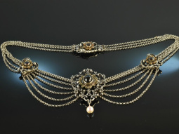 Around 1960! Beautiful traditional Dirndl necklace garnet...