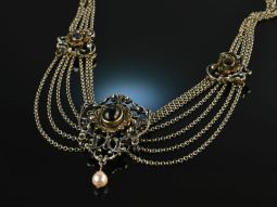 Around 1960! Beautiful traditional Dirndl necklace garnet...