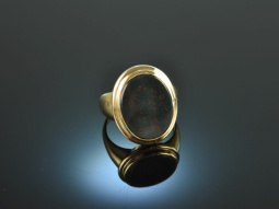 Around 1975! Very beautiful coat of arms signet ring...