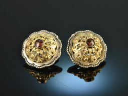 Around 1980! Pretty traditional ear clips garnet silver...