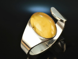 Around 1970! Very beautiful bangle with honey amber...