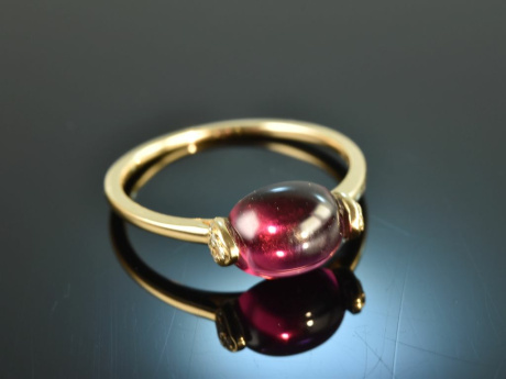 Deep Red! Zarter Ring mit Diamanten und Rhodolith Gold 585