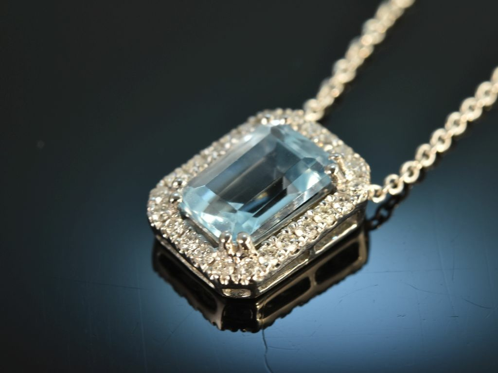 Sky Blue! Anhänger mit Kette Blau Topas Brillanten Weiß Gold 750, 599,00 €