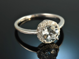 Delicate blue! Beautiful ring with blue topaz and...
