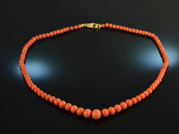Around 1960! Mediterranean coral necklace with gold...