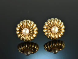 Around 1985! Fancy flower stud earrings with cultured...