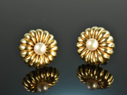 Around 1985! Fancy flower stud earrings with cultured...