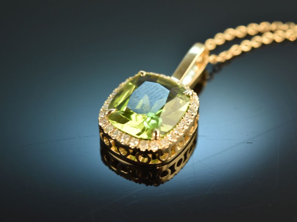 Fine Green! Peridot Diamant Anhänger mit Kette Gold 585, 759,00 € | Kettenanhänger