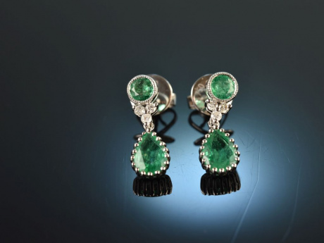Fine Green! Hübsche Ohrringe mit Smaragden und Brillanten Weiß Gold 750