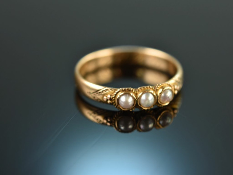 Um 1857! Feiner Ring mit drei Orientperlen Gold 750