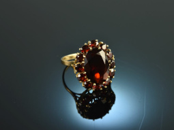 Around 1980! Classic ring with bohemian garnets gold 333