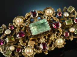 Transylvania around 1880! Imposing brooch with emeralds...