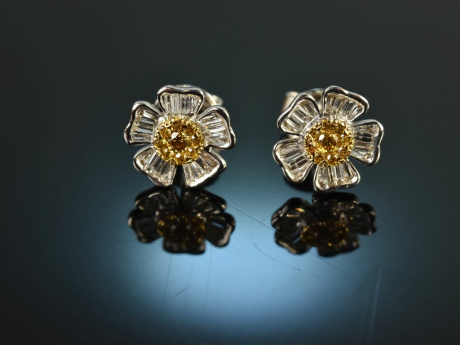 Diamond Flowers! Bl&uuml;ten Ohrringe mit gelben und wei&szlig;en Diamanten Wei&szlig; Gold 750