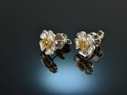 Diamond Flowers! Bl&uuml;ten Ohrringe mit gelben und wei&szlig;en Diamanten Wei&szlig; Gold 750