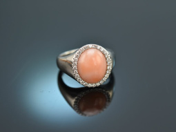 Feines Ros&eacute;! Eleganter Ring mit Engelshaut Koralle und Brillanten Wei&szlig; Gold 750