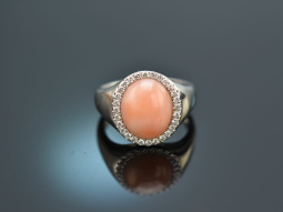 Feines Ros&eacute;! Eleganter Ring mit Engelshaut Koralle und Brillanten Wei&szlig; Gold 750