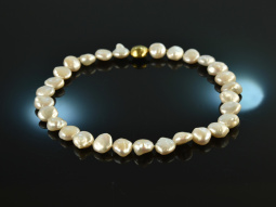 Around 1990! Beautiful freshwater cultured pearls...