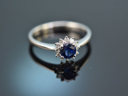 Feines Blau! Klassischer Saphir Brillant Ring Wei&szlig; Gold 750