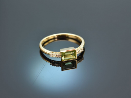 Fresh Green! Feiner Ring mit Peridot und Diamanten Gold 585