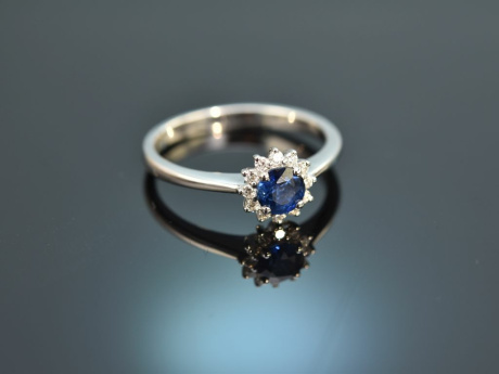 Feines Blau! Edler Ring mit Saphir und Brillanten Wei&szlig; Gold 750