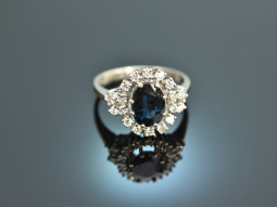 Around 1970! Elegant ring with sapphire and diamonds...