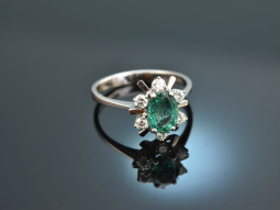 Um 1970! Feiner Smaragd Diamant Ring aus Wei&szlig; Gold 750