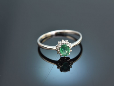 Feines Gr&uuml;n! Ring mit Smaragd und Diamanten Wei&szlig; Gold 750