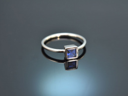Royal Blue! Schlichter Ring mit einem Saphir Wei&szlig;...
