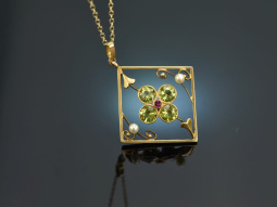 England um 1900! Sch&ouml;ner Jugendstil Anh&auml;nger mit Kette Peridots Saatperlen Gold 625