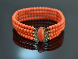 Um 1955! Armband aus italienischer Koralle 4reihig Silber...