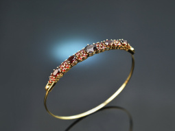 Around 1980! Simple bangle with garnets in 333 gold