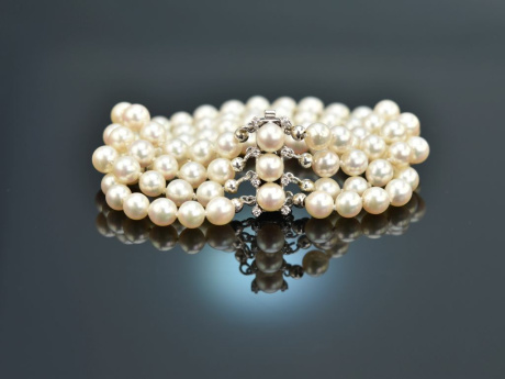 Around 1980! Fine Akoya cultured pearl bracelet with diamonds white gold 585