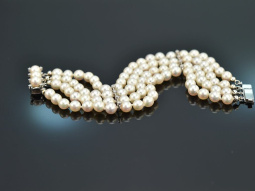 Around 1980! Fine Akoya cultured pearl bracelet with...